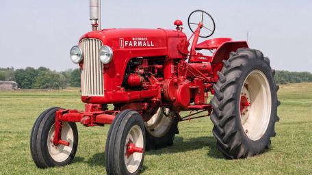 Classic Red Farmall Tractor in Rural Fields wallpaper