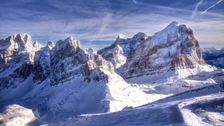 Snowy Majesty of the Dolomites wallpaper