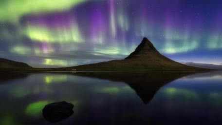 Aurora Over Kirkjufell Mirror Lake wallpaper
