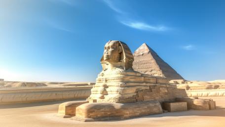 Timeless Sphinx Beneath Desert Skies wallpaper