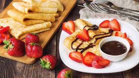 Chocolate Strawberry Crepes Delight wallpaper