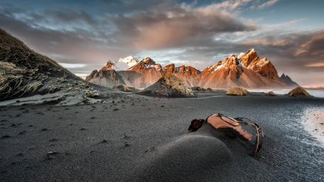 Dramatic Vestrahorn Peaks at Stokksnes Iceland wallpaper