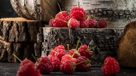 Rustic Raspberry Harvest Display wallpaper