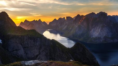 Golden Sunset Over Reinebringen Fjord Peaks wallpaper