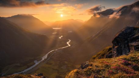 Golden Romsdalen Sunrise wallpaper