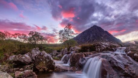 Buachaille Etive Mòr at Sunset by the Highland Stream wallpaper