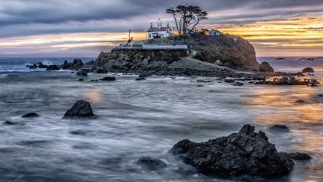 Battery Point Lighthouse at Sunset wallpaper