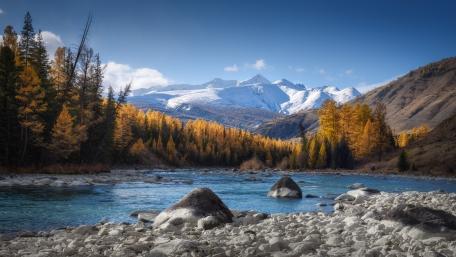 Autumn Serenity on the Katun River wallpaper