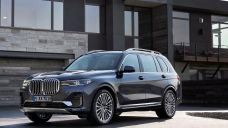 BMW X7 Black Luxury SUV wallpaper