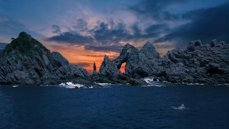 Dramatic Sunset Over Dadohaehaesang Sea Arch wallpaper