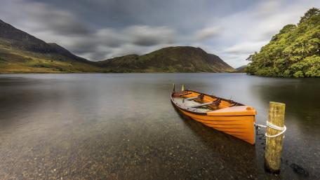 Tranquil Rowboat on Crummock Water wallpaper