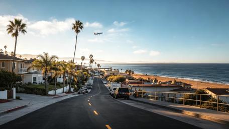 Sunlit Playa del Rey Coastal Street View wallpaper