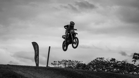 Dirt bike jumping wallpaper