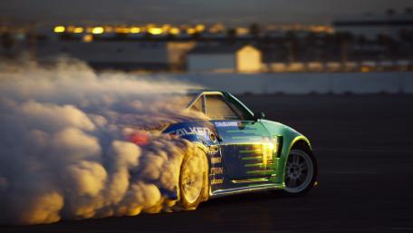 Nissan 350Z Drift Burnout Smoke wallpaper