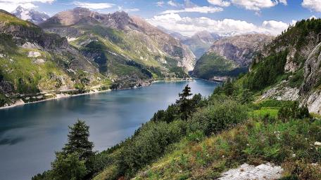 Alpine Serenity Over Lac du Chevril wallpaper