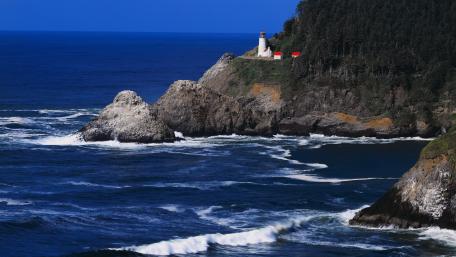 Heceta Head Lighthouse Over the Oregon Coast wallpaper