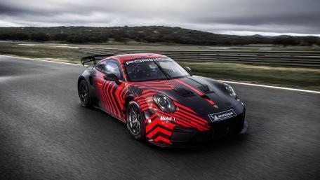 Porsche 911 GT4 R in Motion wallpaper