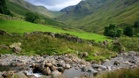 Green Valley Stream Retreat wallpaper