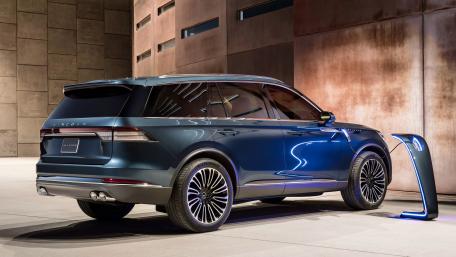 Electric Car Lincoln Aviator SUV wallpaper