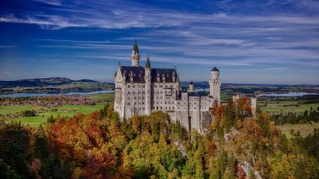 Autumn Majesty at Neuschwanstein Castle wallpaper