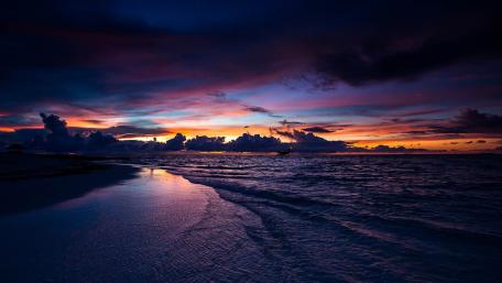 Twilight Shoreline Glow wallpaper