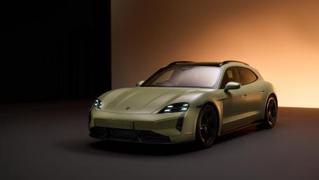 Porsche Taycan Turbo S Studio Glow wallpaper