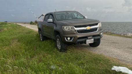 Chevy Colorado by the Water wallpaper