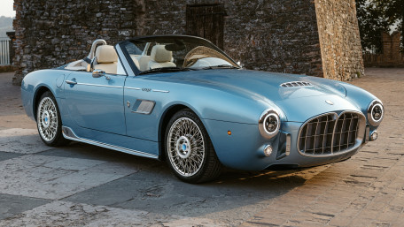 Elegant Blue Vintage Convertible wallpaper