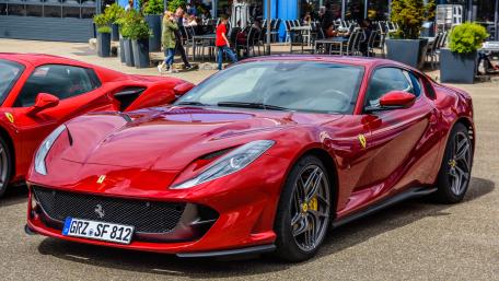 Ferrari 812 Superfast in Brilliant Red wallpaper