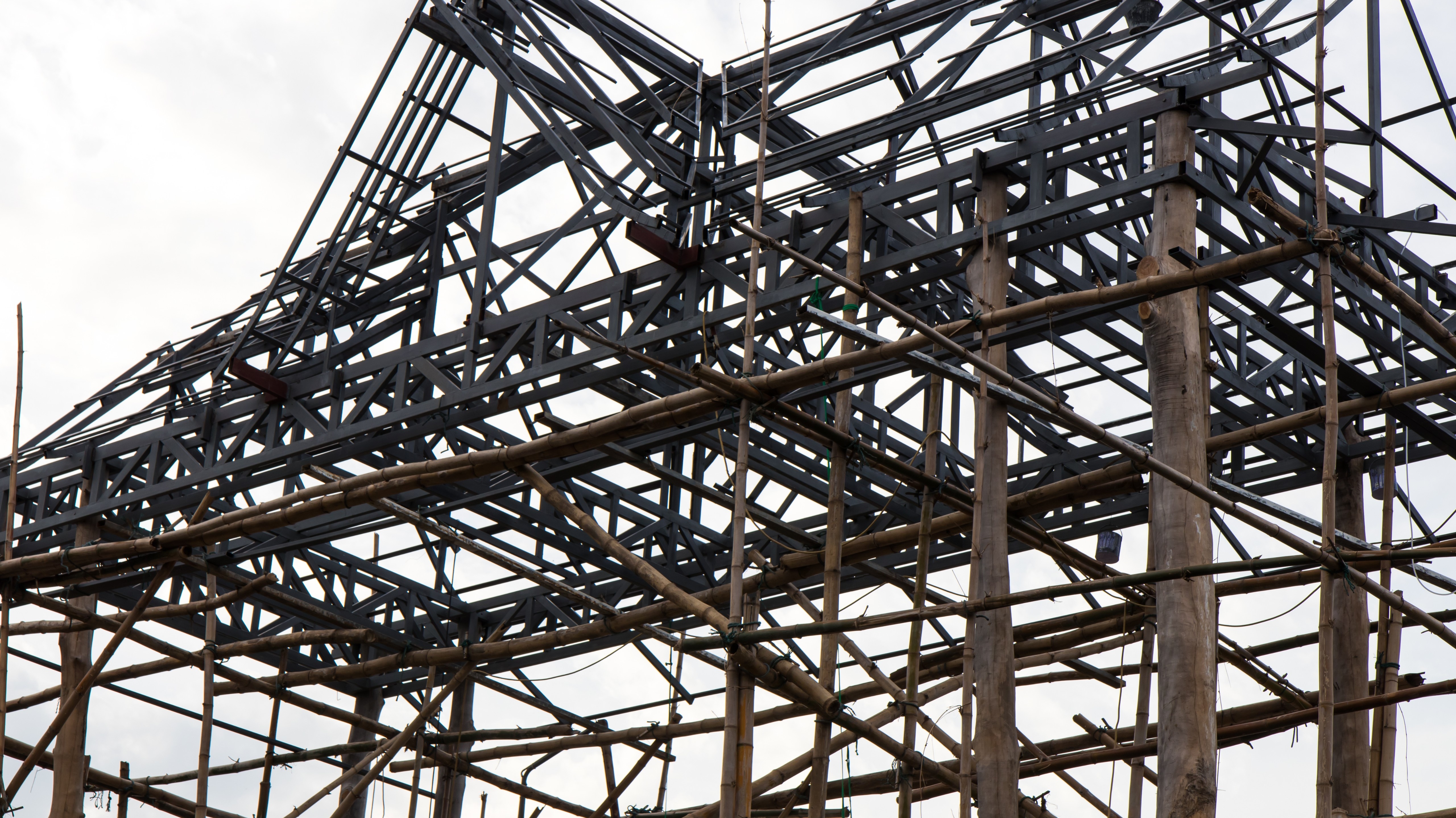 Modern Construction Framework in 5K Detail - backiee