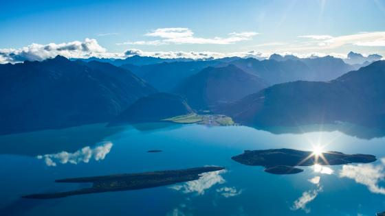 Pristine Mountain Lake in Morning Light wallpaper