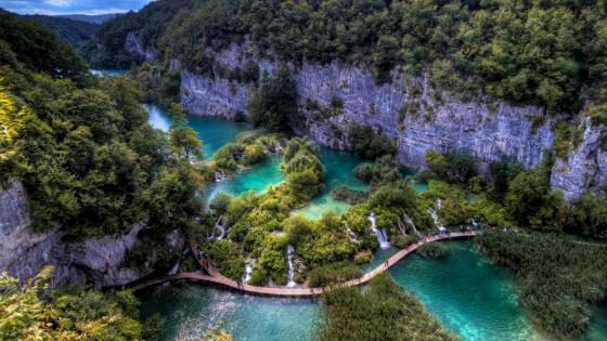 Glamorous Waterfall in Plitvice Lakes National Park Croatia wallpaper