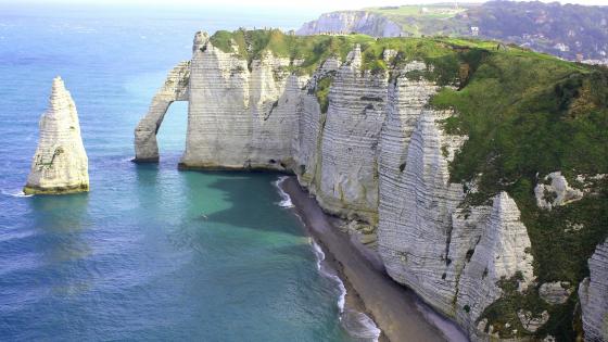 The Cliff of Aval at Etretat wallpaper