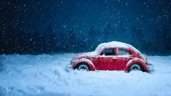 Volkswagen Beetle in the snowfall wallpaper