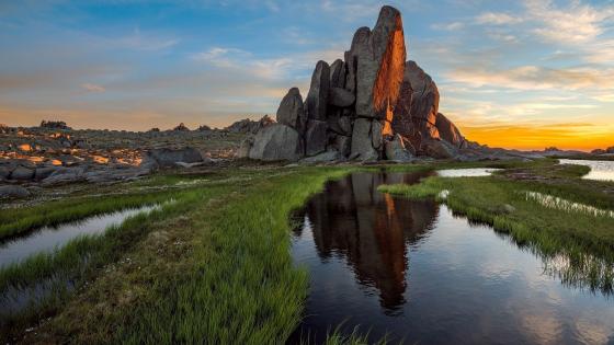 Huge stones wallpaper