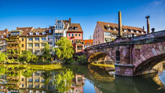 Vibrant Riverside Charming Riverside View in a Vibrant Cityscape - backiee