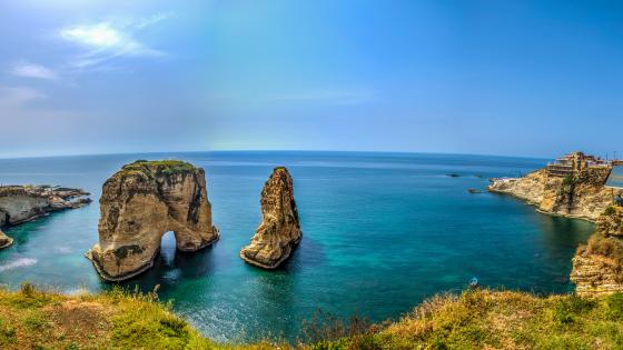 Pigeon Rocks in Raouche (Beirut) wallpaper
