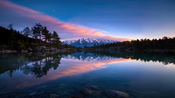 Majestic Dawn Reflection Over Serene Lake wallpaper