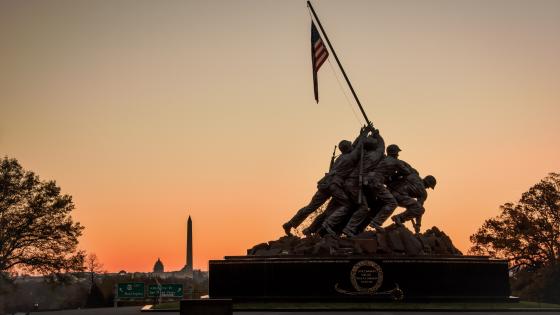 Iconic US Marine Corps War Memorial at Sunset wallpaper