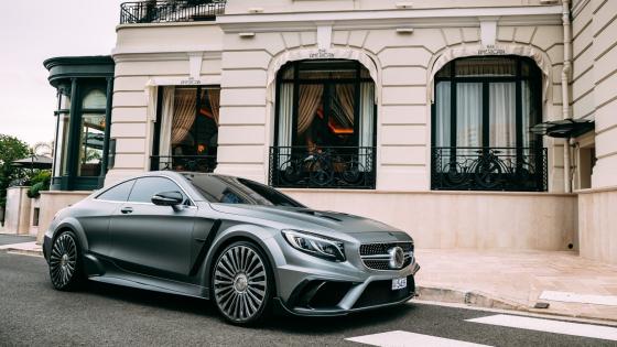 Sleek Mercedes in Elegant Urban Setting wallpaper