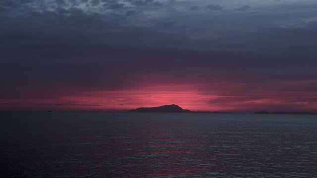 Waving sea in the afterglow live wallpaper