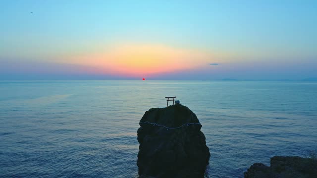 Sunset over the ocean from a cliffside live wallpaper