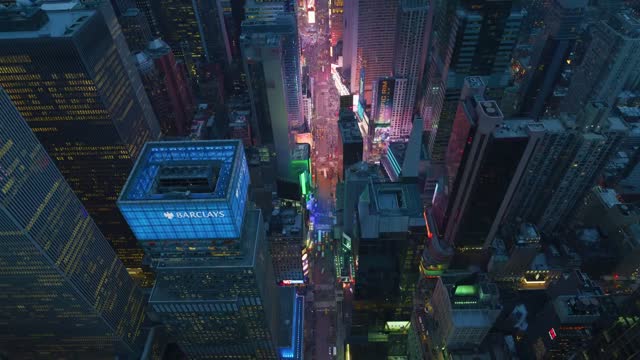 Sci-fi alley with pink neon live wallpaper