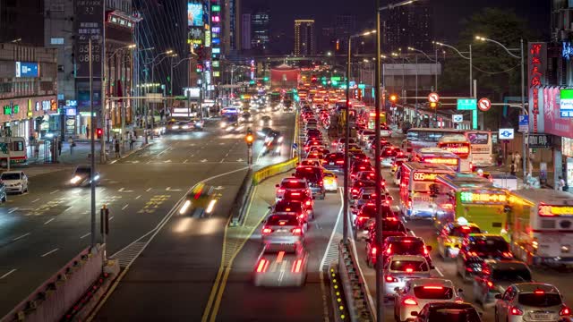 Busy street with city traffic live wallpaper