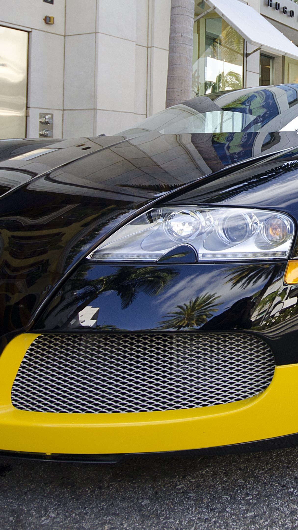 Bugatti Veyron Black and Yellow Street Supercar 4K Wallpaper - backiee