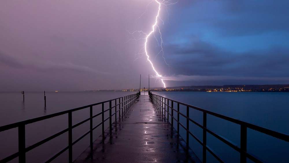 Lightning over the pier wallpaper