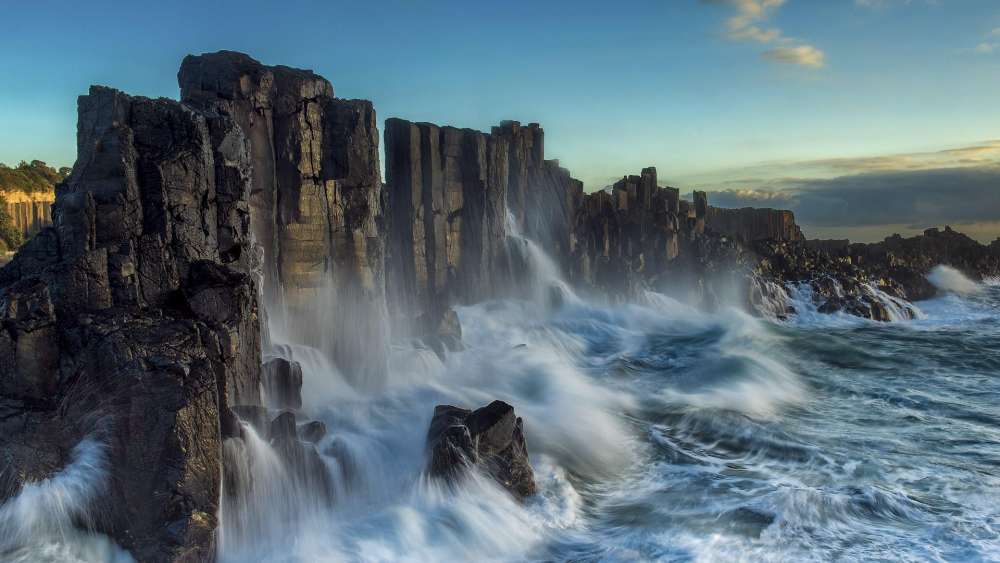 Unusual basalt columns - Bombo Headland Quarry, Australia wallpaper