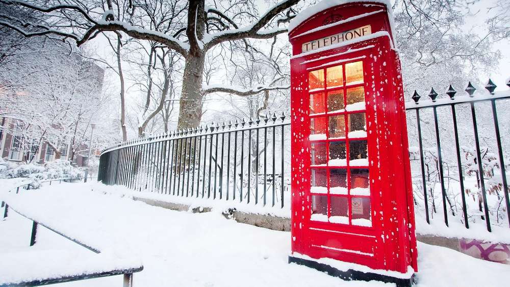 Snowy red call box  wallpaper