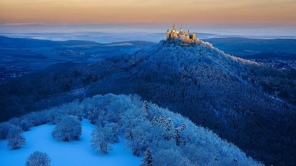 Hohenzollern Castle in winter (Germany) wallpaper