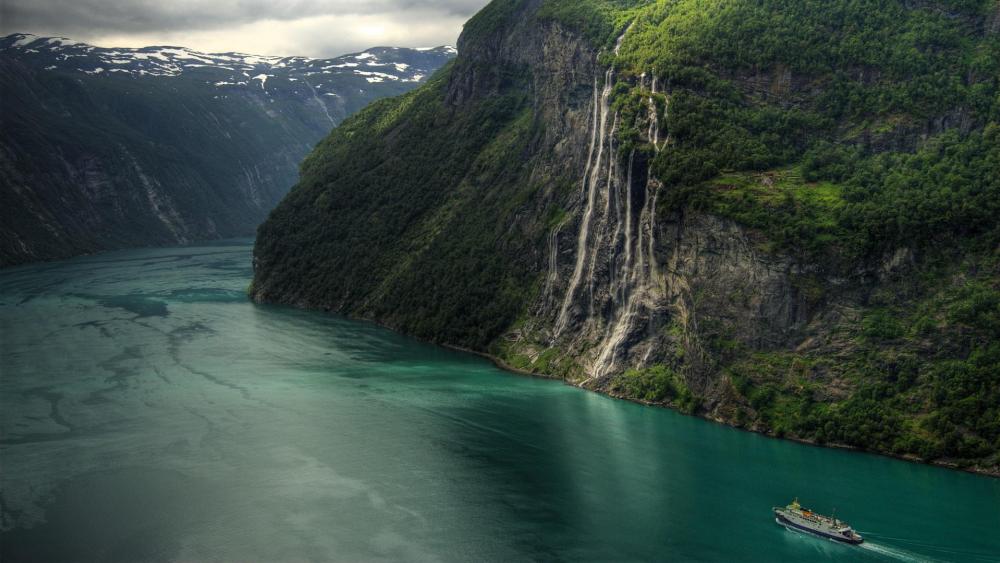 Geirangerfjord waterfall wallpaper